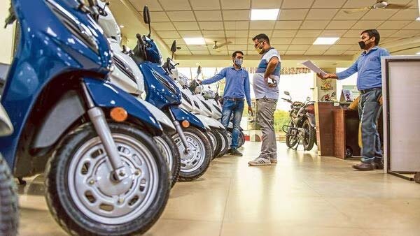 July saw a downturn in sales within the 125cc and below category, dropping from 562,000 to 447,000, indicating a significant impact on the sales of entry-level two-wheelers.